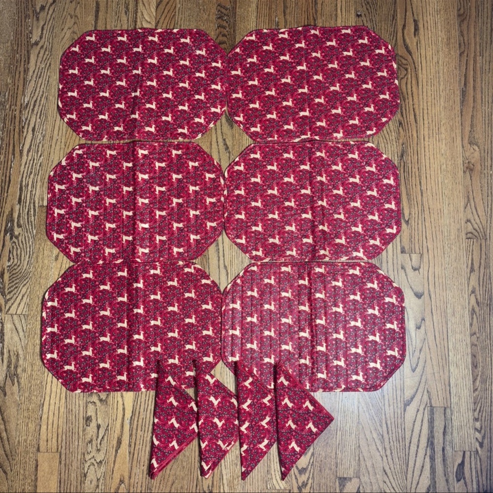 Handmade Quilted Christmas Red w Gold Reindeers 6‎ Placemats 4 Napkins 18” x 13”
